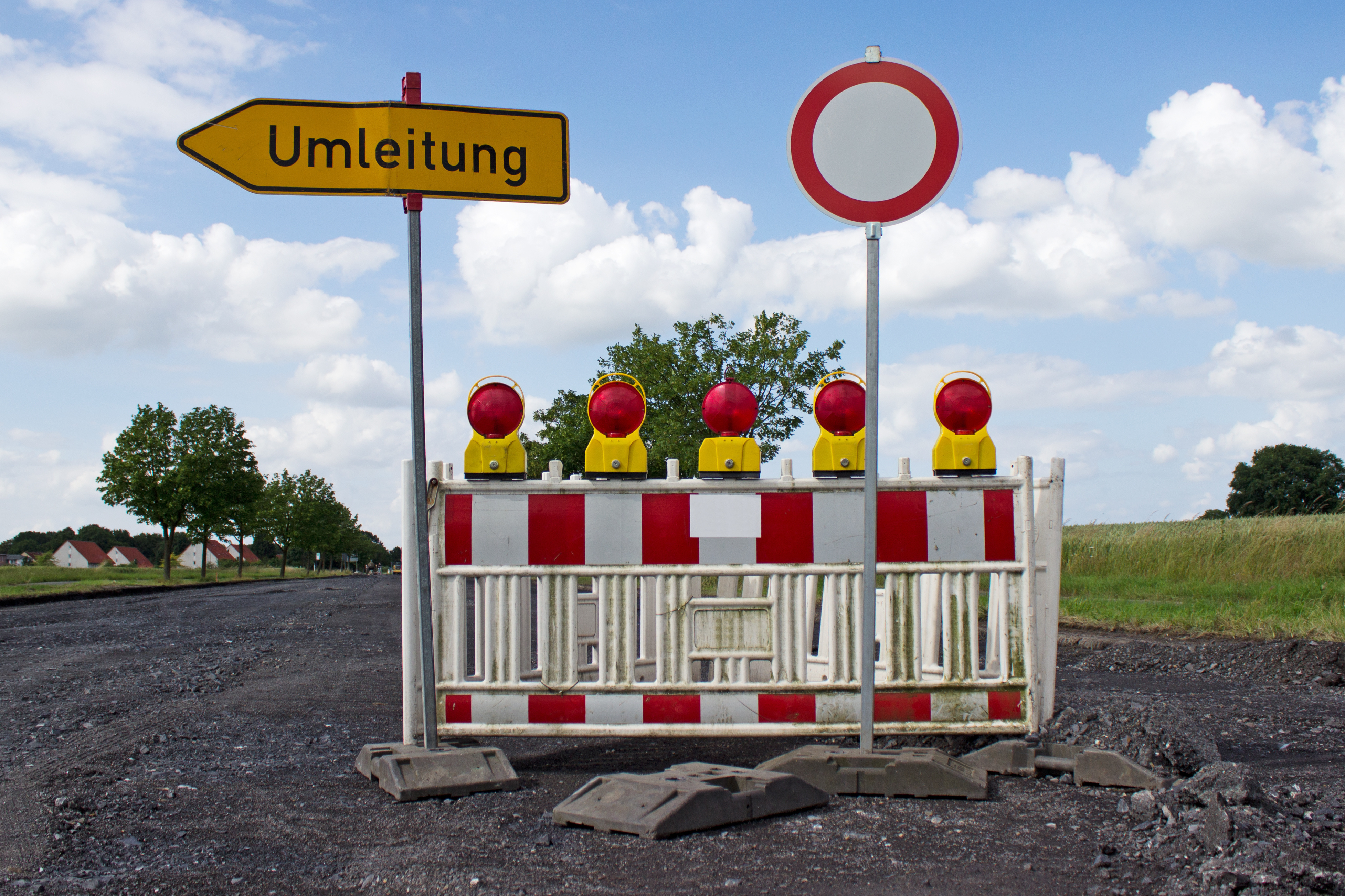 Vollsperrung wegen der Fahrbahnerneuerung, Umleitung